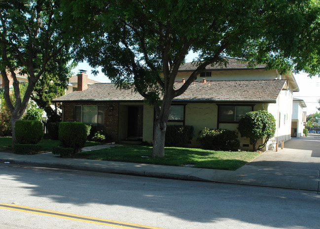 651 Begonia Way in Sunnyvale, CA - Building Photo - Building Photo