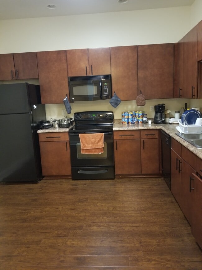 406 Treyson Ln, Unit 106