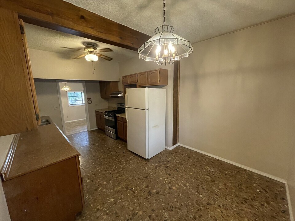 201 E Dullnig Ct-Unit -#5 in San Antonio, TX - Building Photo
