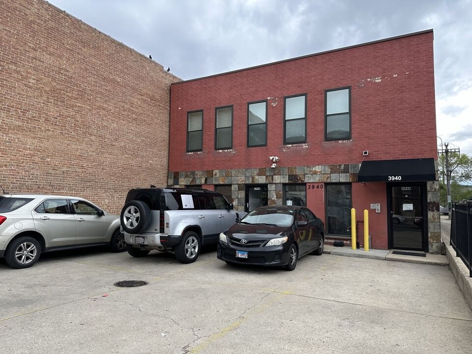 3940 N Pulaski Rd in Chicago, IL - Building Photo