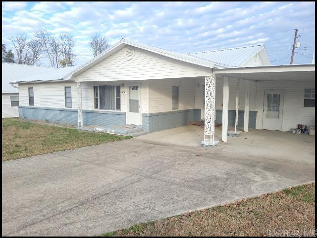 property at 1202 N Holly St