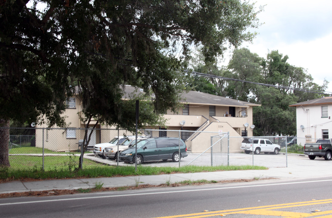 2224 E 131st Ave in Tampa, FL - Foto de edificio