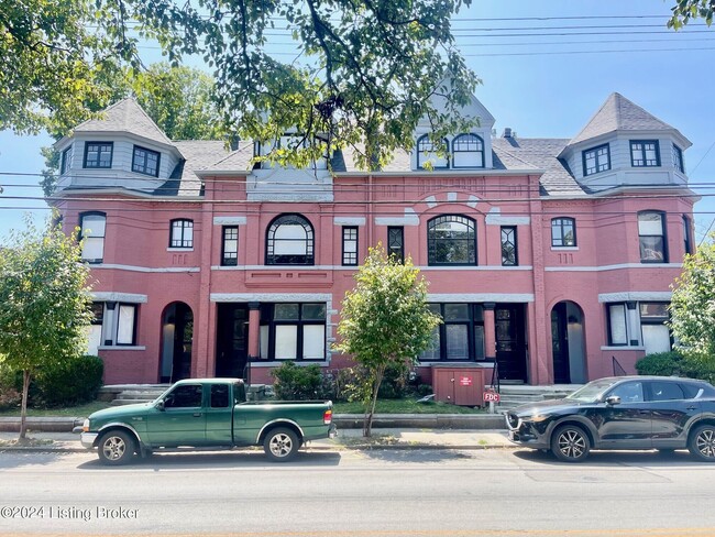 property at 110 W Oak St