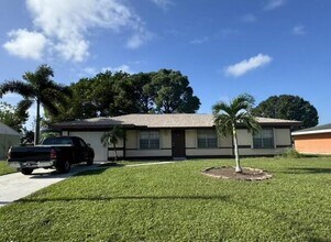 632 SW Everett Ct in Port St. Lucie, FL - Building Photo - Building Photo