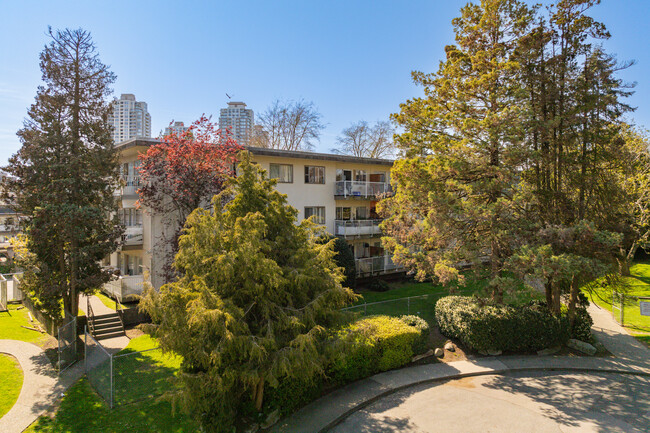 Park Crest in Burnaby, BC - Building Photo - Primary Photo