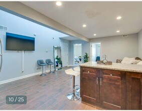 8136 S Kedzie Ave, Unit 2 in Chicago, IL - Building Photo - Building Photo