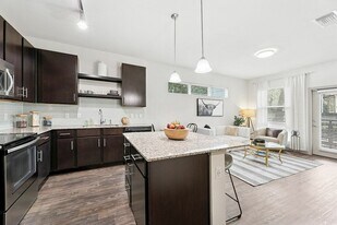 Highline Apartments in Austin, TX - Building Photo