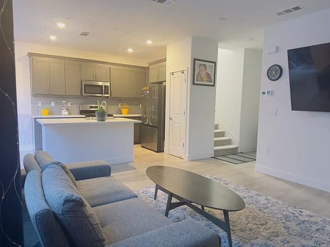 416 Mystic Ln in Pittsburg, CA - Building Photo - Building Photo