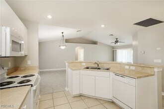3016 65th St W in Lehigh Acres, FL - Foto de edificio - Building Photo