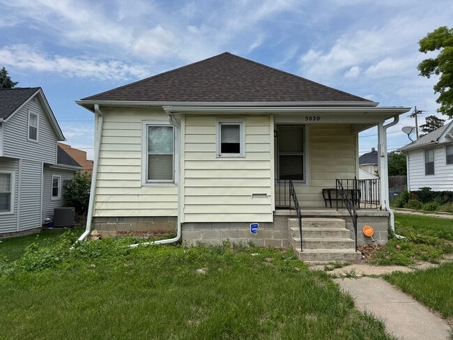 5820 Corby St in Omaha, NE - Building Photo - Building Photo