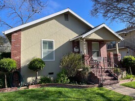 4633 V St in Sacramento, CA - Building Photo