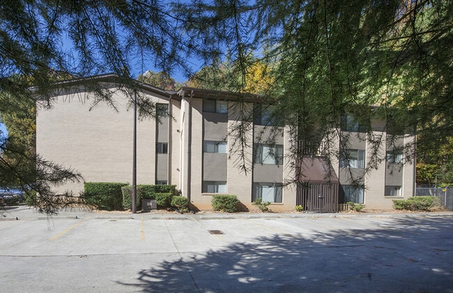 1983 Drew Valley Rd NE in Atlanta, GA - Building Photo - Building Photo