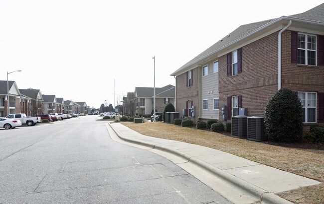 Sheffield Condominiums Apartments in Fayetteville, NC - Building Photo - Building Photo