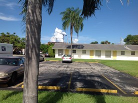 SAVIO in Hollywood, FL - Foto de edificio - Building Photo