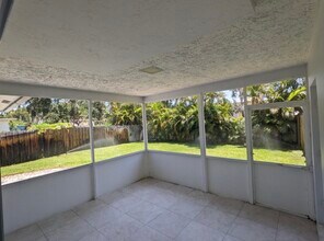 2402 NE 5th Ave in Boca Raton, FL - Building Photo - Building Photo
