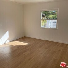 5419 Gentry Ave in Los Angeles, CA - Building Photo - Building Photo