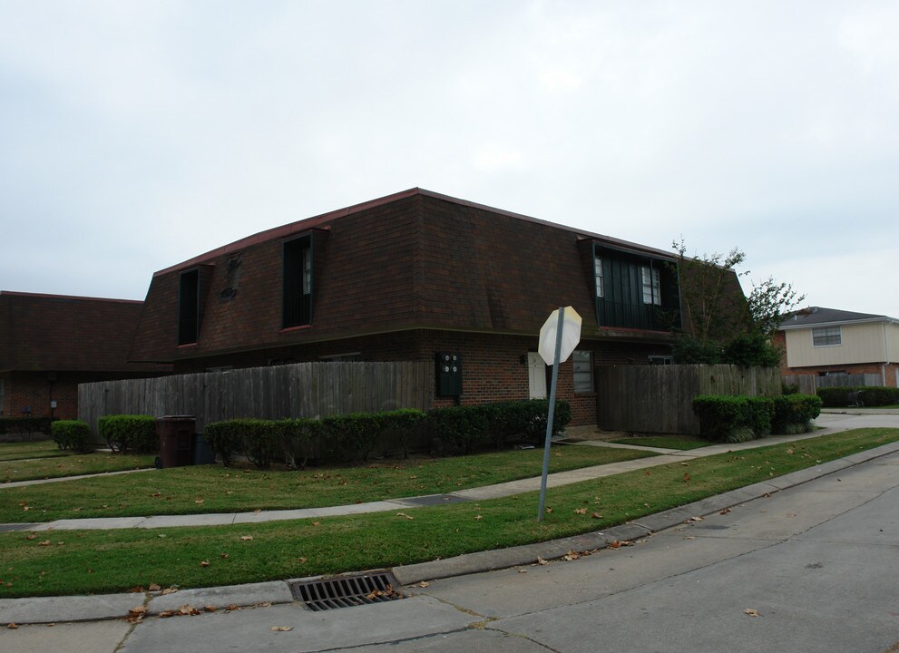 61 Antigua Dr in Kenner, LA - Building Photo