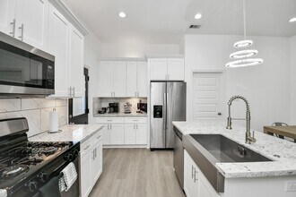 7031 Eastwood St in Houston, TX - Building Photo - Building Photo
