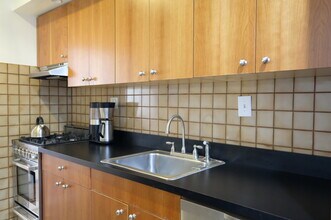 217 W 70th St in New York, NY - Building Photo - Building Photo
