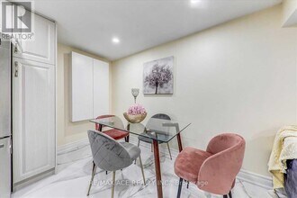 22 Aspendale Dr in Toronto, ON - Building Photo - Building Photo