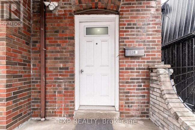 384 Oakwood Ave in Toronto, ON - Building Photo - Building Photo