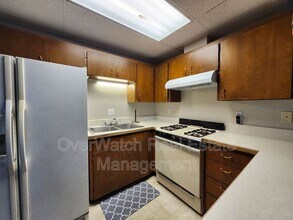 3137 Raspberry Rd in Anchorage, AK - Building Photo - Building Photo