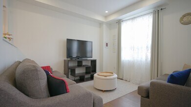 7155-7155 Magistrate Terrace in Mississauga, ON - Building Photo - Building Photo