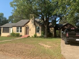 707 S Mobberly Ave in Longview, TX - Building Photo