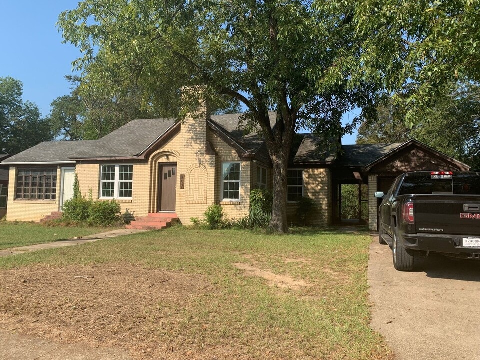 707 S Mobberly Ave in Longview, TX - Building Photo