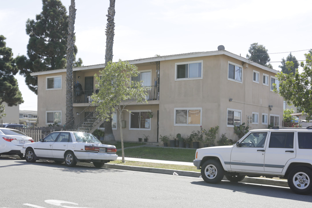 17281 Koleda Ln in Huntington Beach, CA - Building Photo