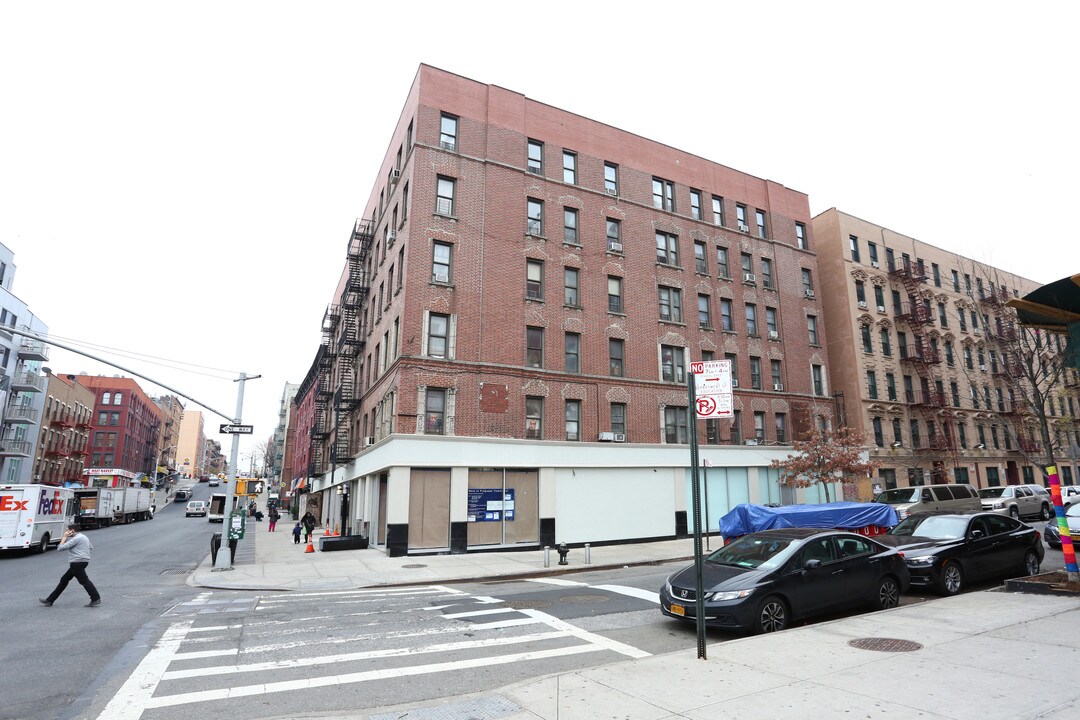 134 E 104th St in New York, NY - Building Photo