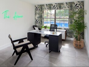 The Avenue Apartments in Tampa, FL - Building Photo - Building Photo