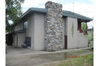 Farewell Apartments in Fairbanks, AK - Building Photo - Building Photo