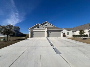 213 Joseph Cir in Schertz, TX - Building Photo - Building Photo