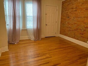 33 Aspinwall Ave, Unit 4 in Brookline, MA - Building Photo - Building Photo
