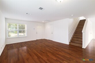 196 Cazador Dr in San Marcos, TX - Building Photo - Building Photo