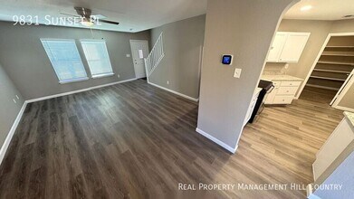 9831 Sunset Pl in San Antonio, TX - Building Photo - Building Photo