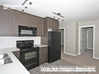 300 Marina Dr in Chestermere, AB - Building Photo - Building Photo