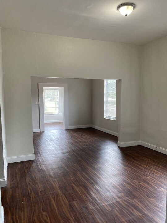 2702 E 19th Ave in Tampa, FL - Building Photo