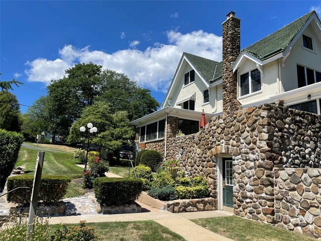 property at 139 S Broadway
