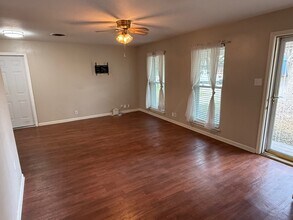 7 Maple Ln in Galveston, TX - Building Photo - Building Photo