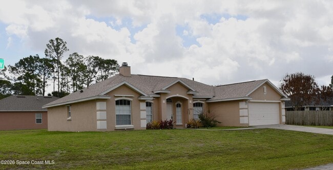 995 Black Coral Ave NW in Palm Bay, FL - Building Photo - Building Photo