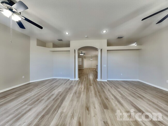 1810 Cattleman Dr in Brandon, FL - Foto de edificio - Building Photo