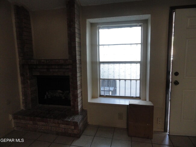 619 White Cliffs Dr in El Paso, TX - Building Photo - Building Photo