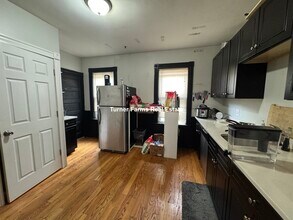 10 Taft St, Unit 3 in Boston, MA - Building Photo - Building Photo