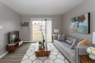 Liberty Square Apartments in Newark, DE - Building Photo - Interior Photo