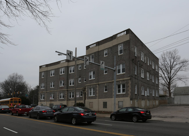 Boulevard Apartments in Philadelphia, PA - Foto de edificio - Building Photo