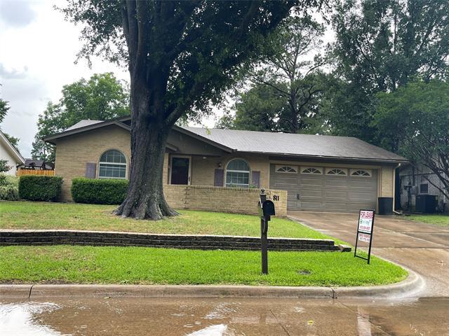 811 Quail Terrace in Mansfield, TX - Building Photo