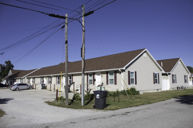 411 W Jefferson St in Winamac, IN - Building Photo