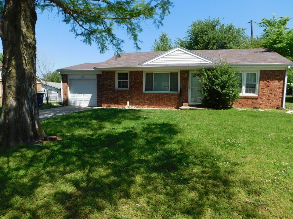 1900 E Ventnor St in Park City, KS - Building Photo